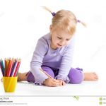 Dessin D Enfant Élégant Dessin D Enfant Avec Des Crayons De Couleur Stock